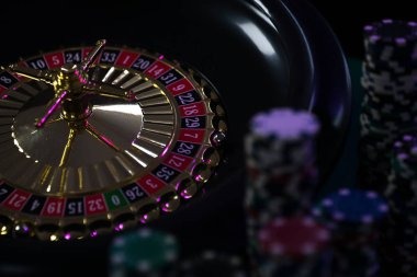 Bigger Bass Bonanza reel layout and fishing-themed symbols on bonus123 mobile app